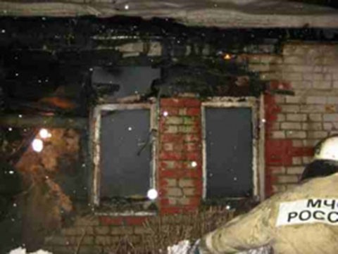 Пожар в Досчатом тушили 14 человек