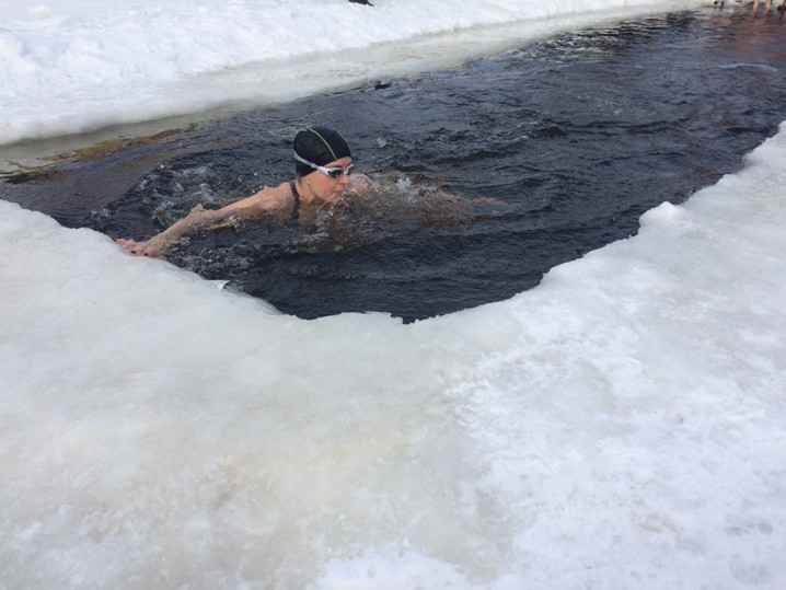 В Выксе прошли соревнования по зимнему плаванию