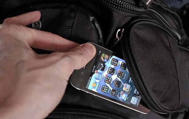 В Выксе у подростка похитили iPhone 5S
