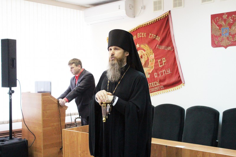 Епископ Варнава посетил отдел МВД России в Выксе