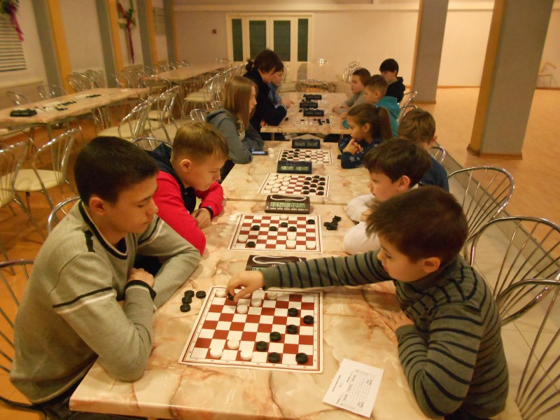 Ученики школы №9 — лучшие в турнире по шашкам