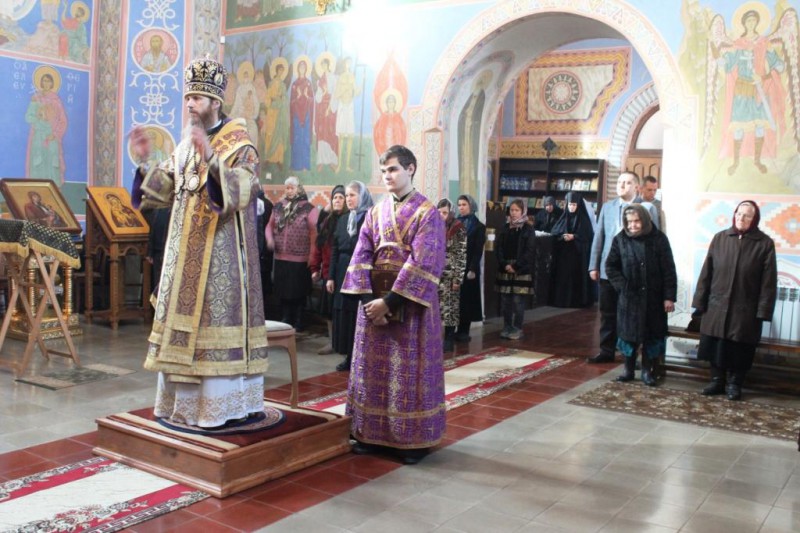 Епископ Варнава возглавил Литургию в Дальне-Давыдовской обители