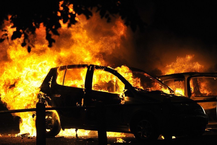 Житель Выксы обвиняется в поджоге автомобиля соседа