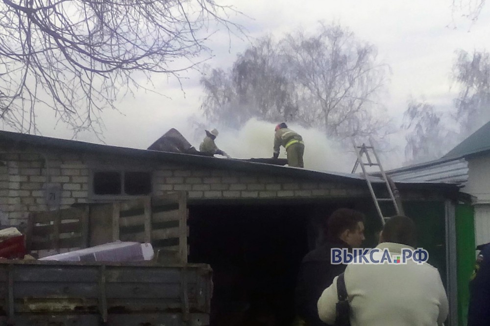 Две бани сгорели на улице Гайдара