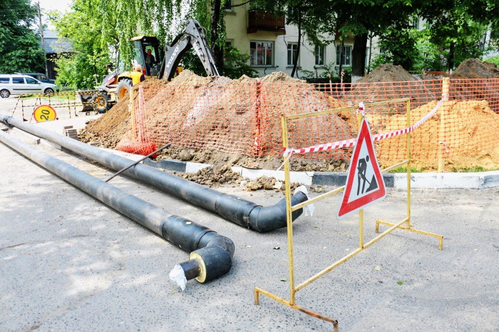 Ветхий трубопровод заменили на улице Островского