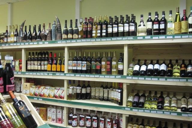 За торговлю нелегальным алкоголем оштрафовали магазин на ул. Ризадеевская