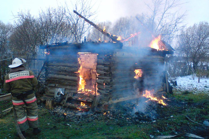 На улице Чапаева сгорела баня