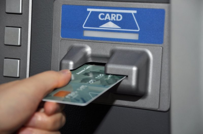 Полицейские раскрыли кражу денег с банковской карты