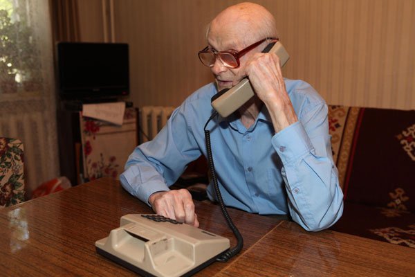 Бдительный пенсионер перехитрил телефонного мошенника