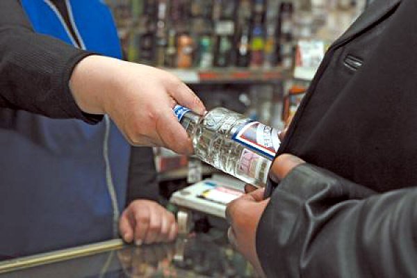 За нарушение правил продажи алкоголя оштрафованы 2 магазина