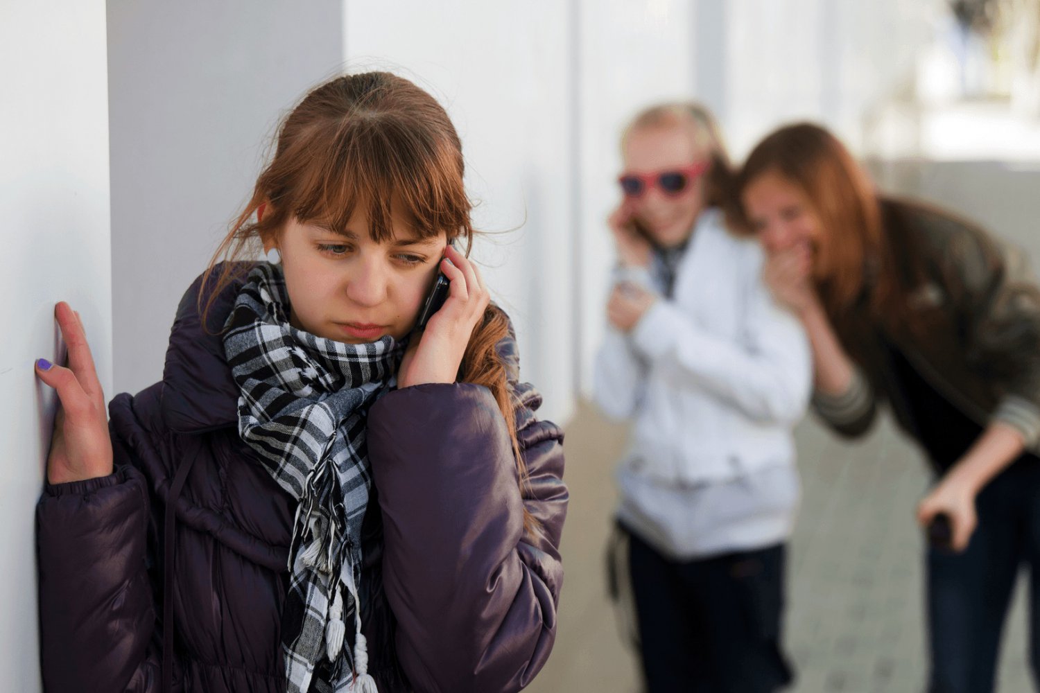 Конфликты с ровесниками — звони на телефон доверия
