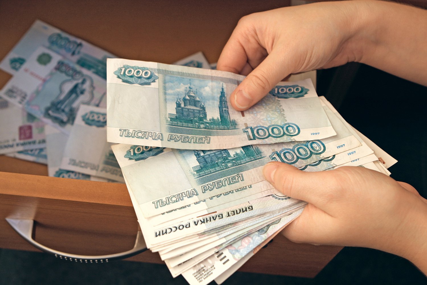 Приставы убедили выксунку погасить долг в 2,5 млн рублей