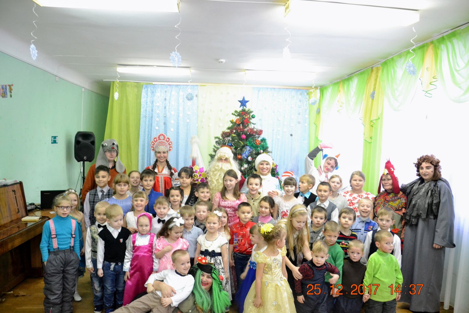 Дети из малоимущих семей увидели новогоднюю сказку