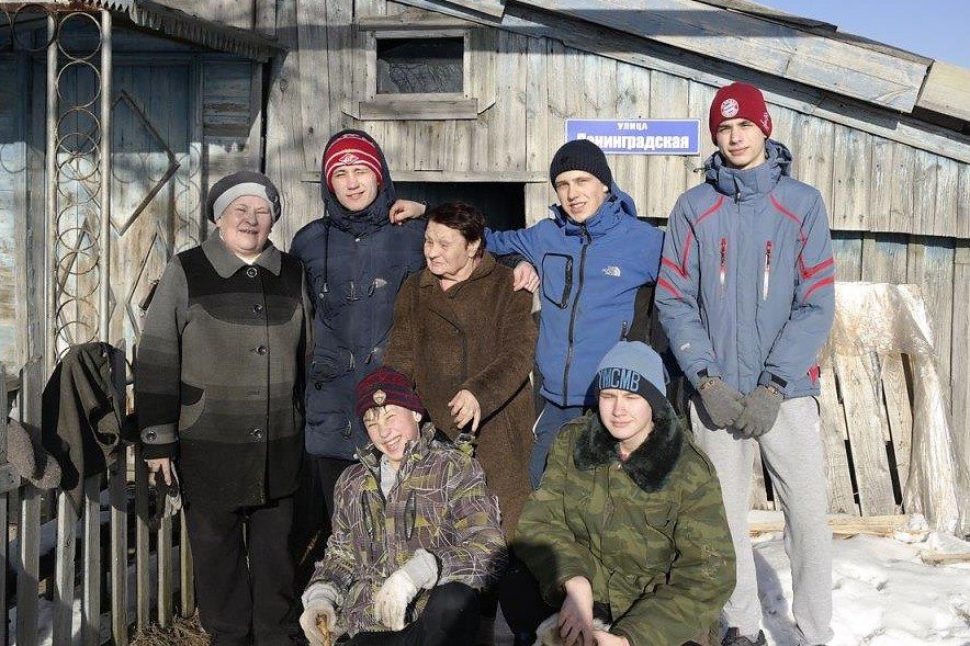 Учащиеся помогли одинокой пенсионерке в Ближне-Черной