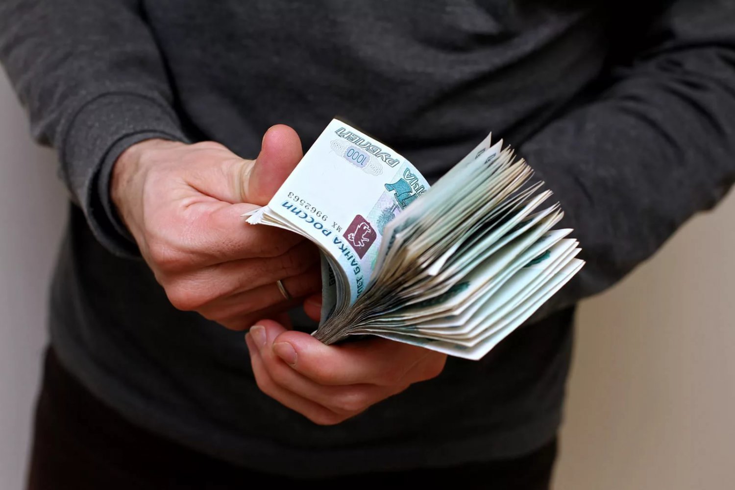 Начальник незаконно оштрафовал сотрудника на 15 тысяч рублей