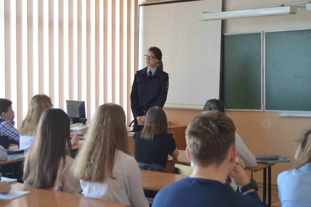Выксунские полицейские провели лекции для школьников