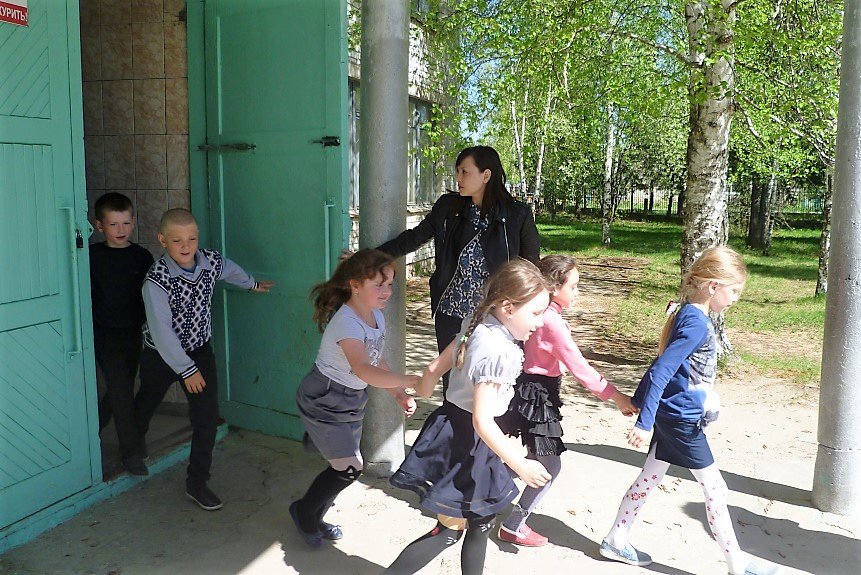 Эвакуировали Новодмитриевскую школу