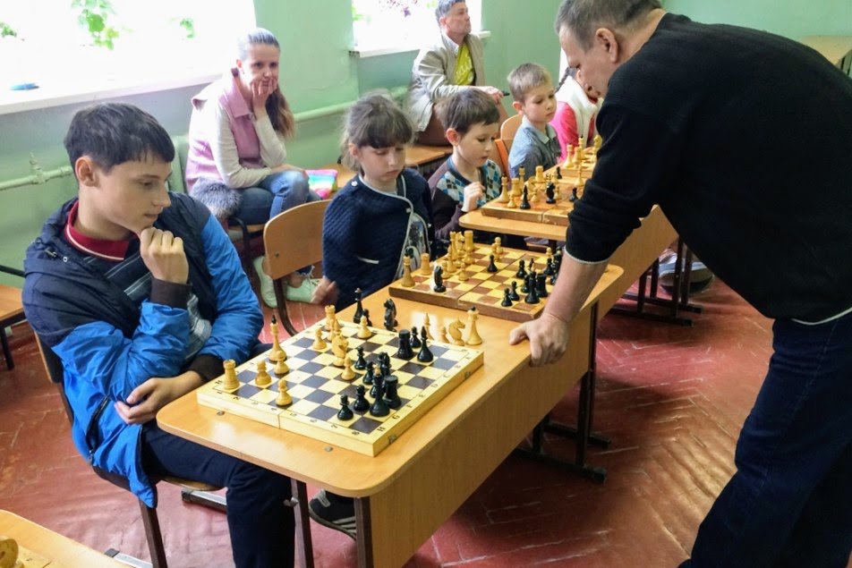 Сеанс одновременной игры в шахматы впервые прошел в Выксе