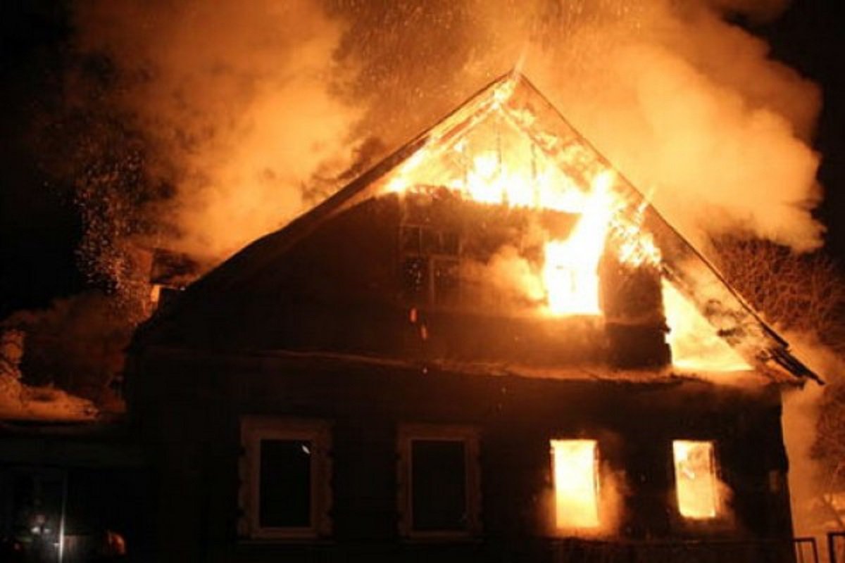 В Нижней Верее сгорел дом