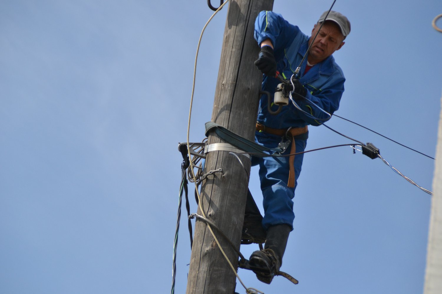 Энергетики отремонтируют линии электропередач в Шиморском и Ближне-Песочном