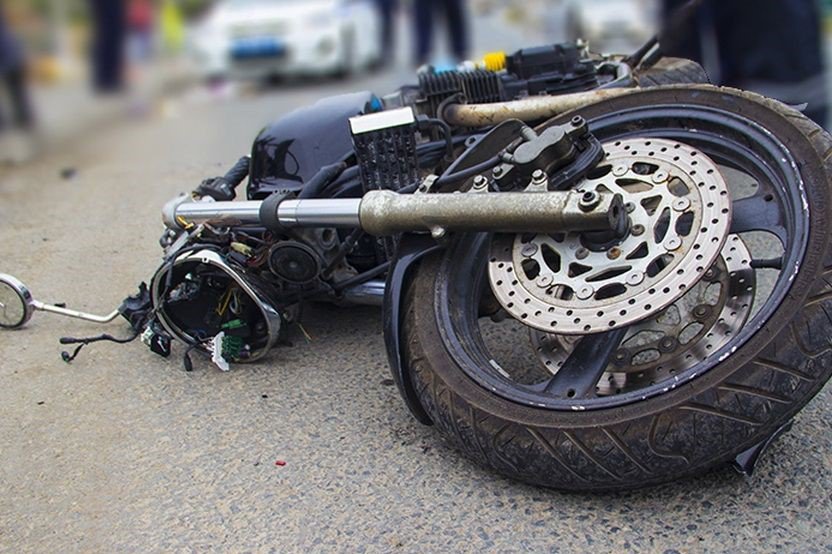 Мотоциклист сломал руку в ДТП с иномаркой