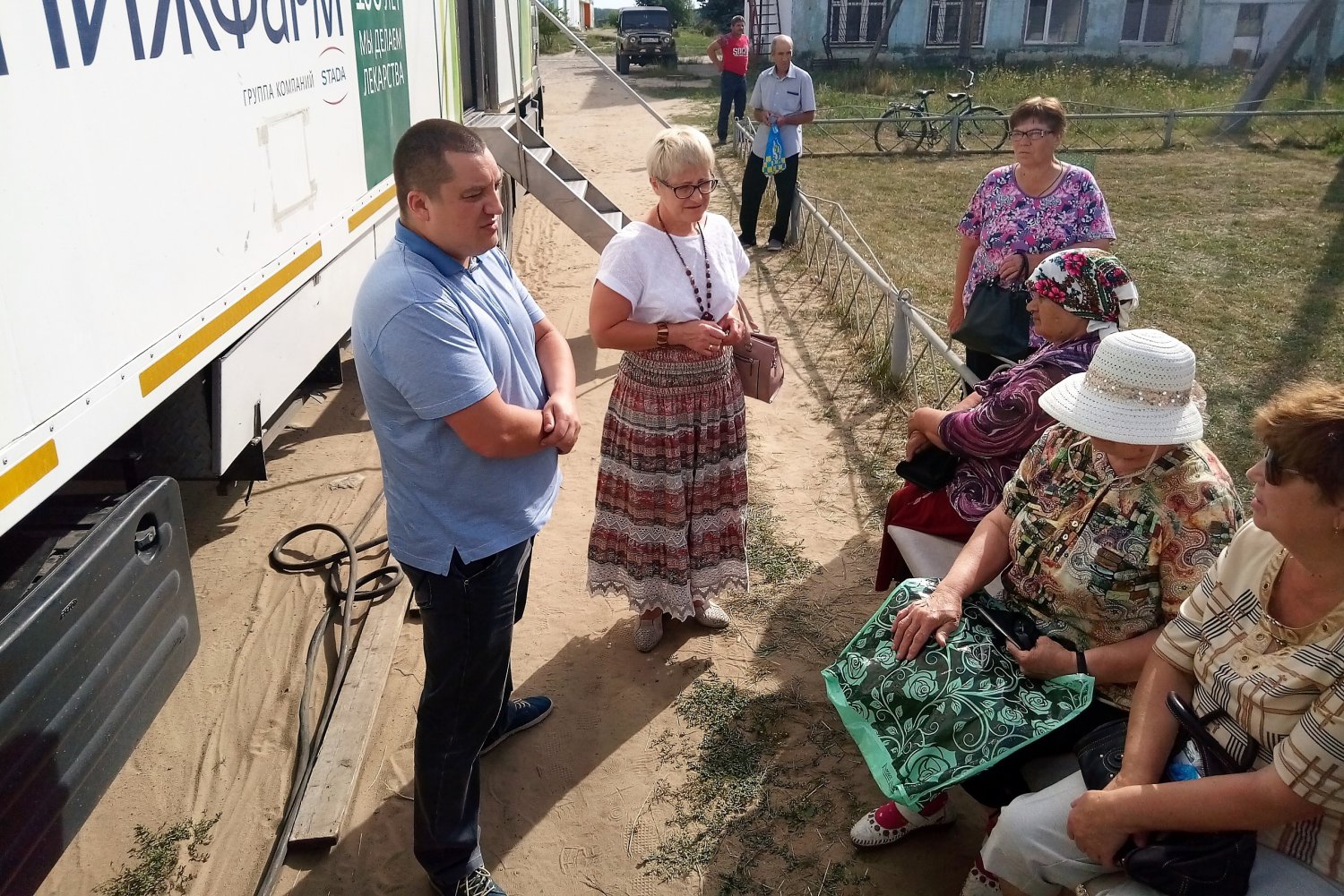 Депутат Совета депутатов Антон Анисимов встретился с пациентами «Поезда здоровья»