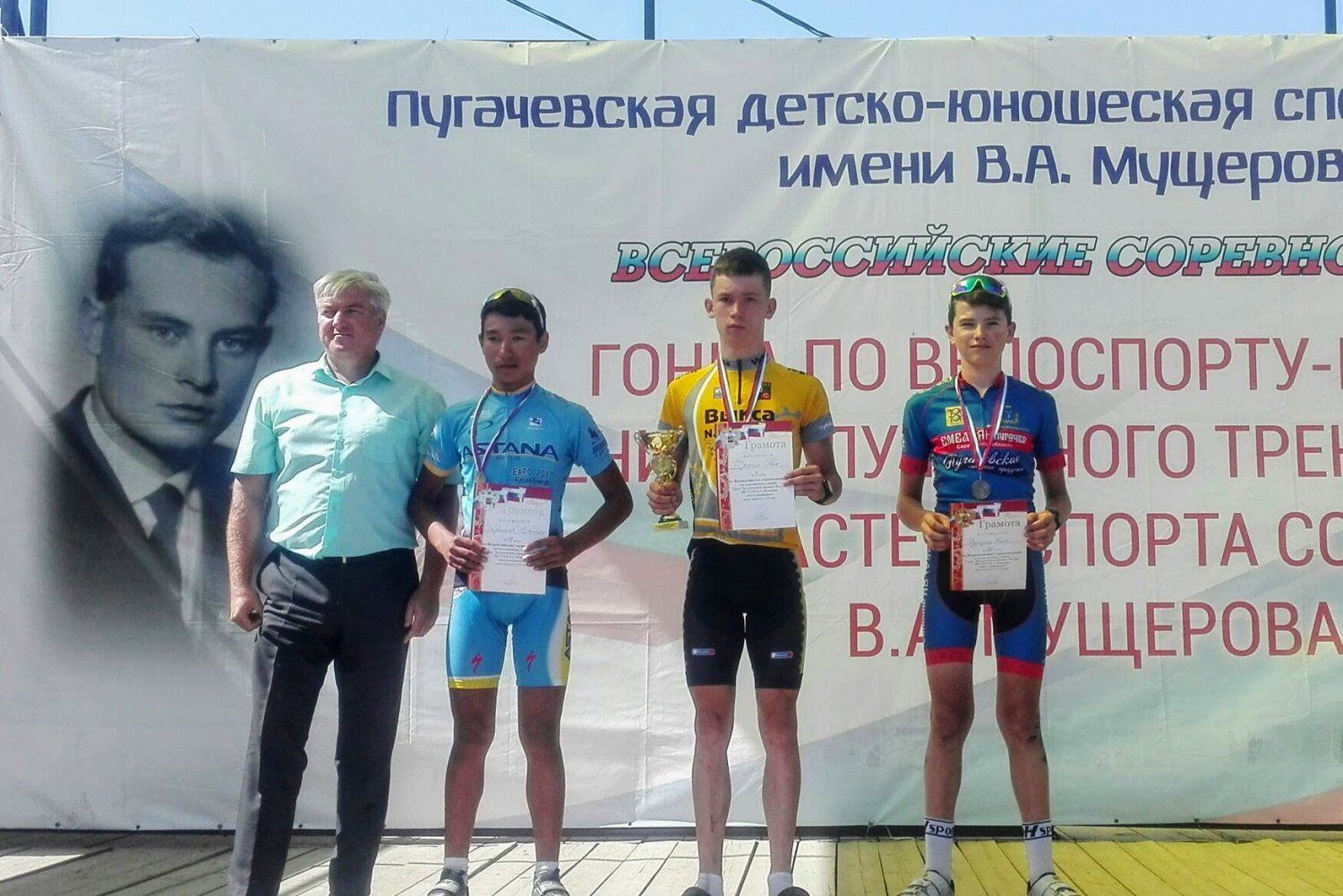 Велосипедист Иван Блохин выиграл три гонки