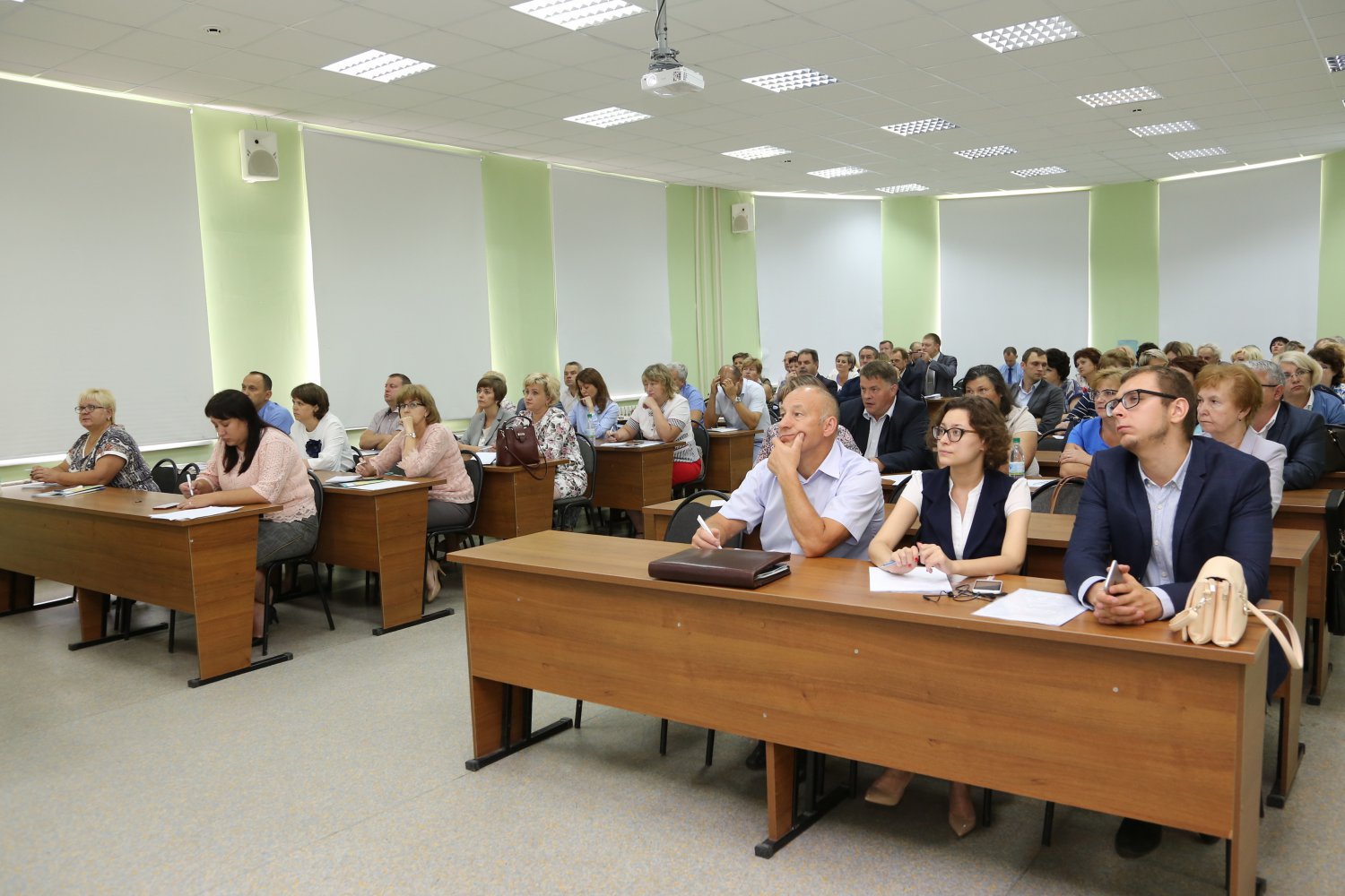 Никитин обсудил с педагогами региона будущее сферы образования