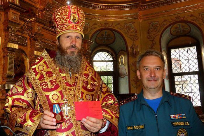 Епископа Варнаву наградили медалью МЧС