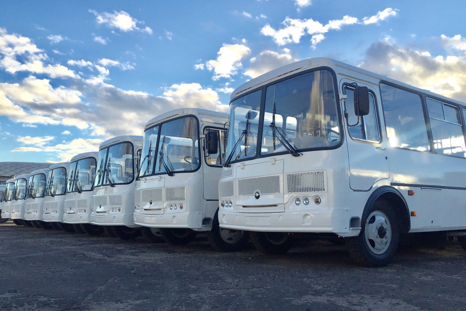 Десять новых автобусов выйдут на городские маршруты