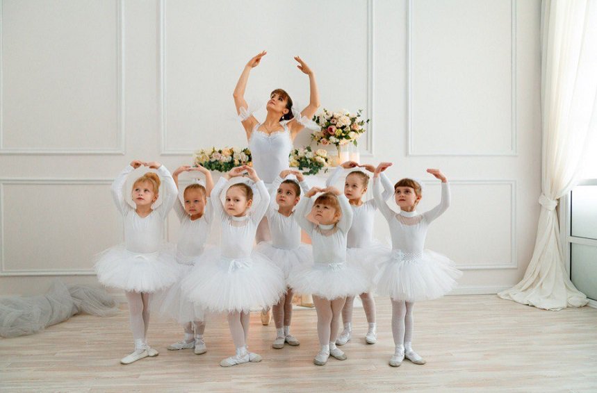 Детский клуб «Пружинки» и балетная студия «Мотылек» вместе с клубом «Камелия Фитнес» приглашают на дни открытых дверей