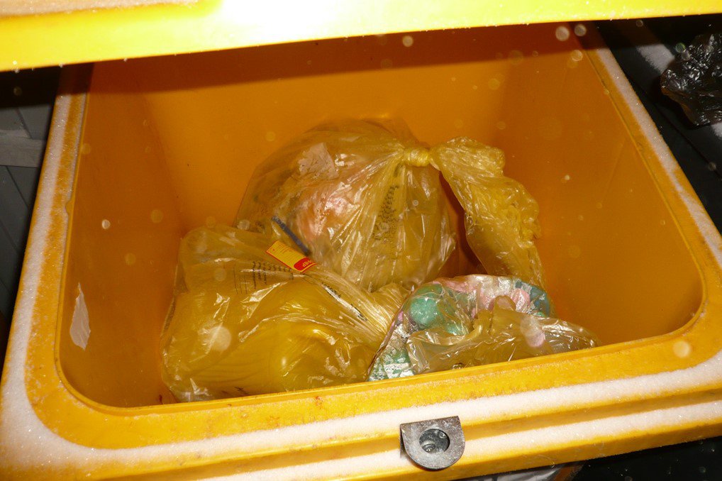 Стоматологическая клиника хранила опасные отходы в одноразовых пакетах