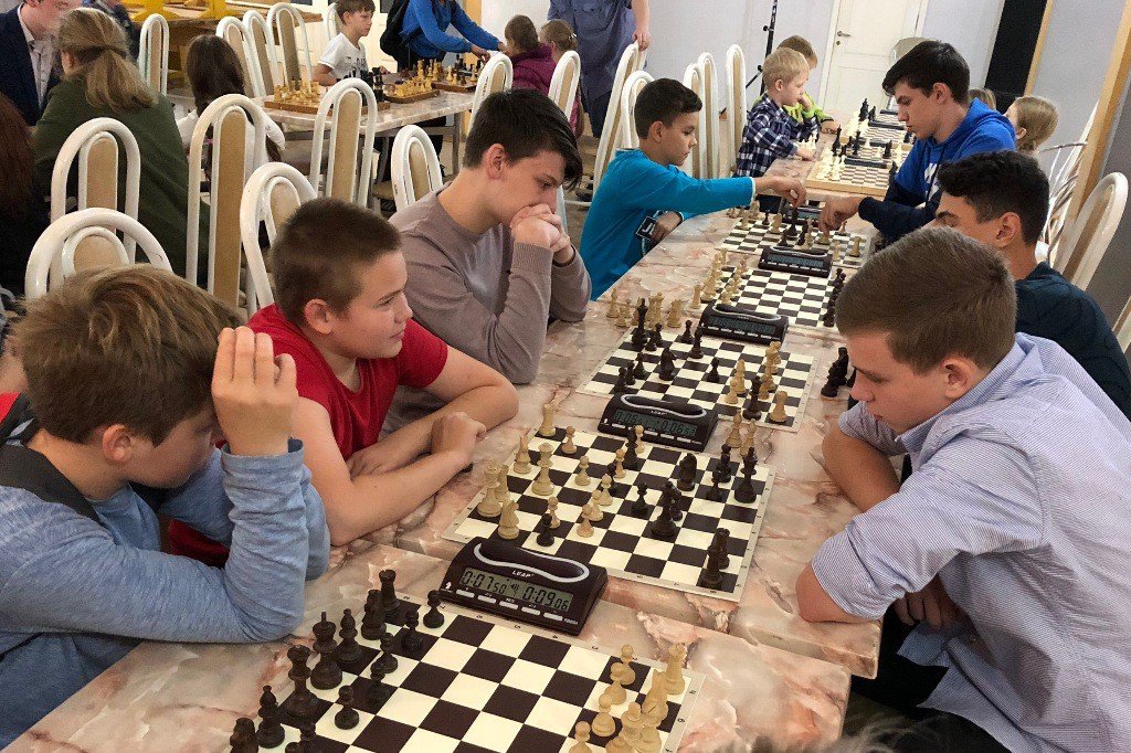 Школа №9 выиграла командное первенство по шахматам