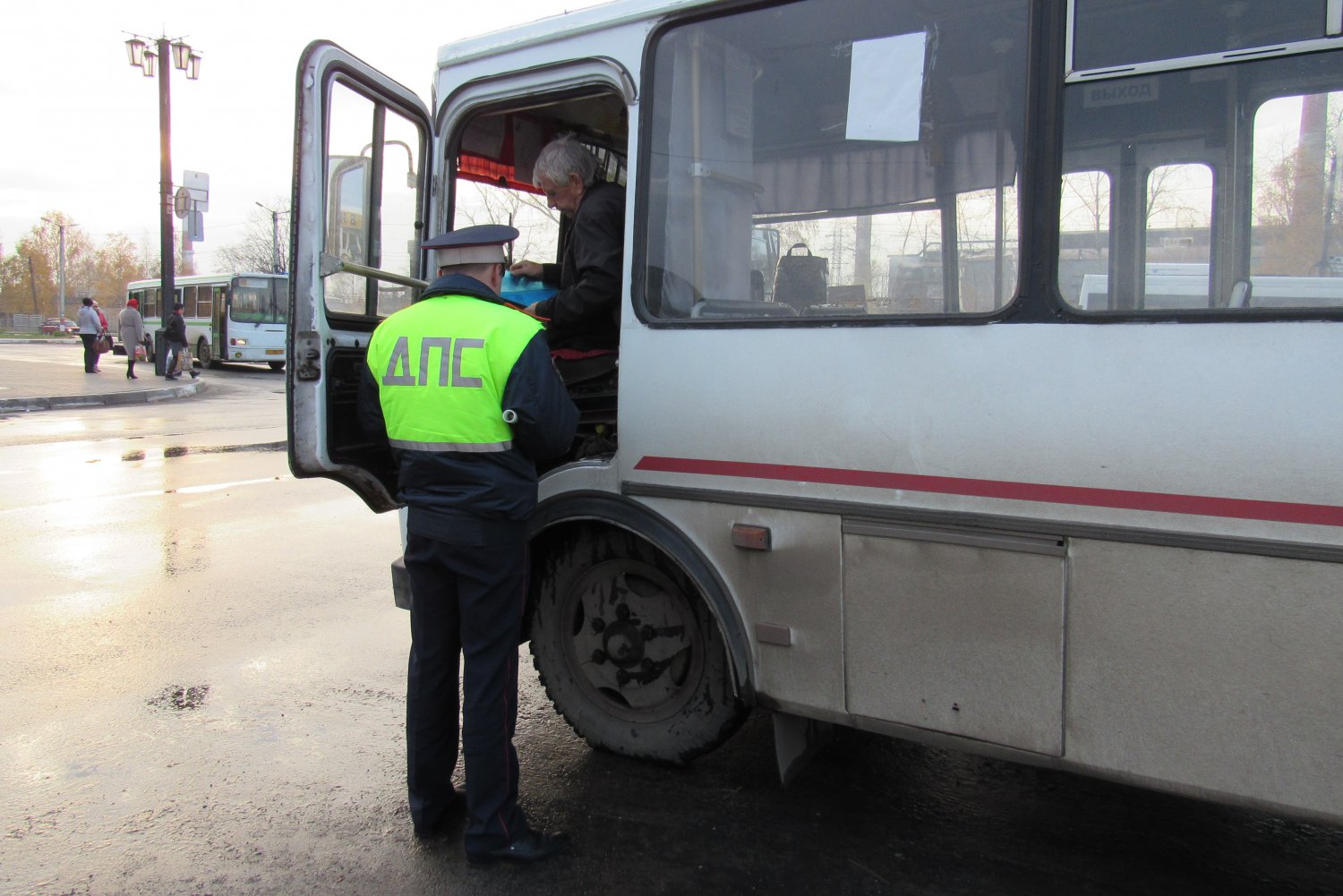 В октябре водители автобусов допустили 19 нарушений ПДД