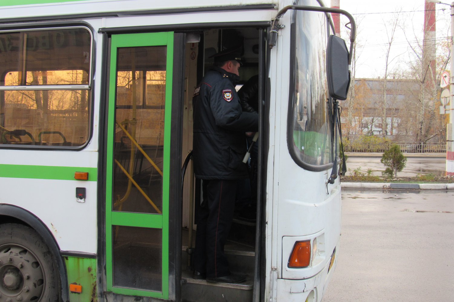 Пассажиров перевозили два неисправных автобуса