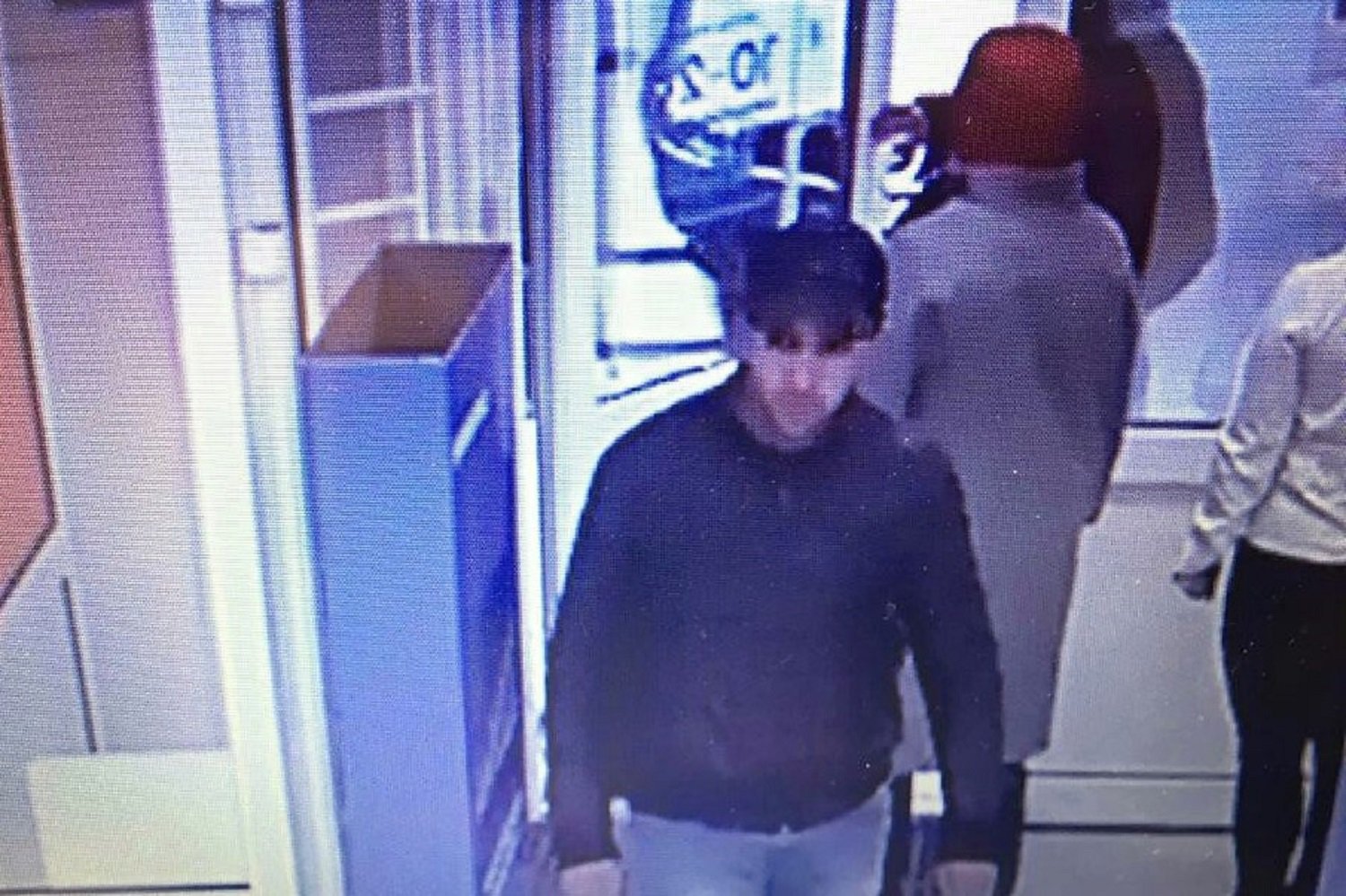 За кражу из магазина электроники разыскивается мужчина