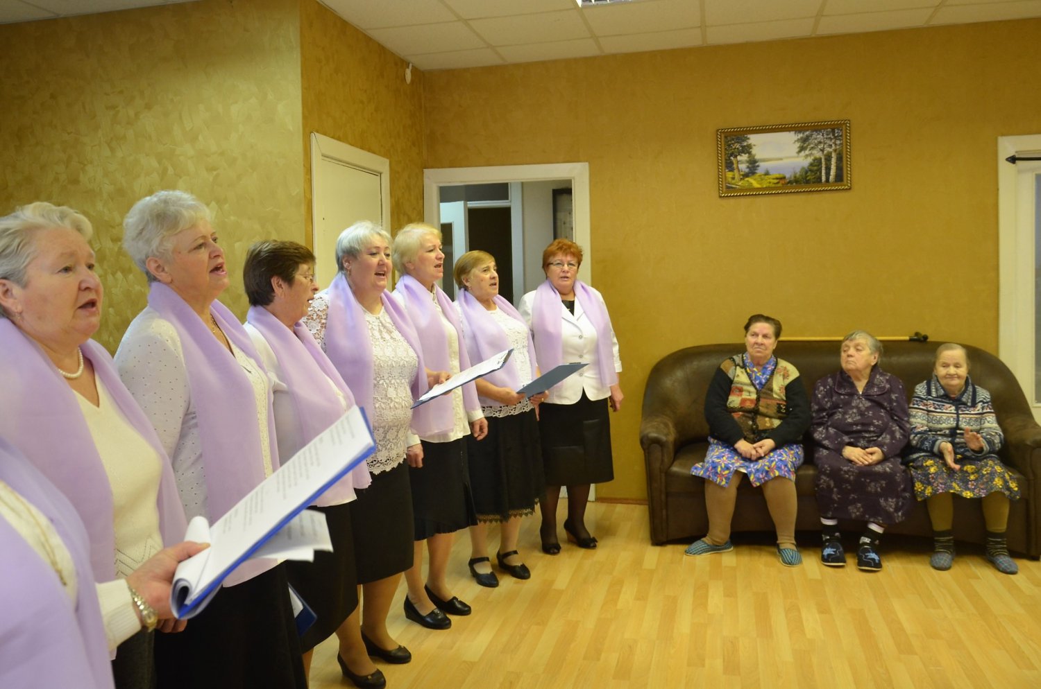 «Северяночка» дала концерт в доме престарелых