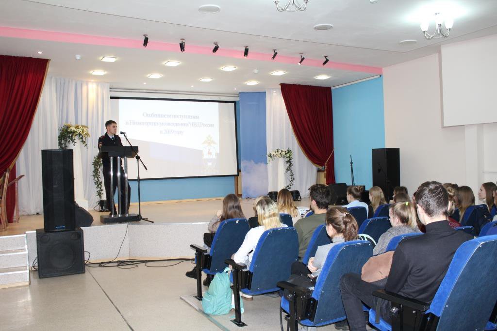 Школьников пригласили в Академию МВД