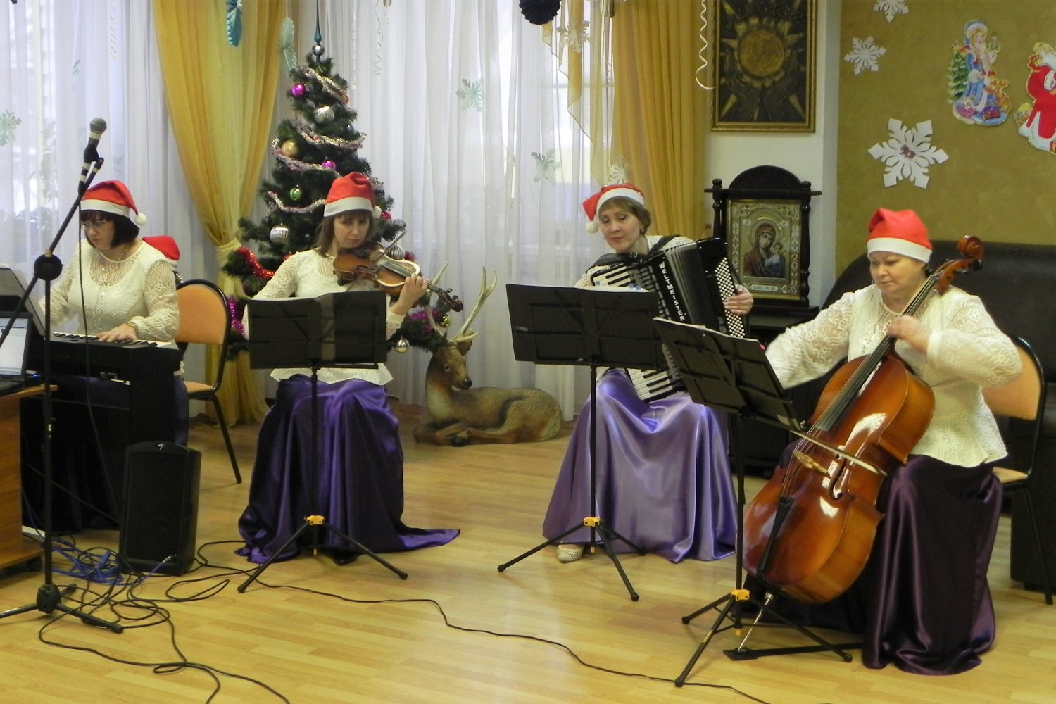 Ансамбль «Элегия» выступил с концертом в доме престарелых