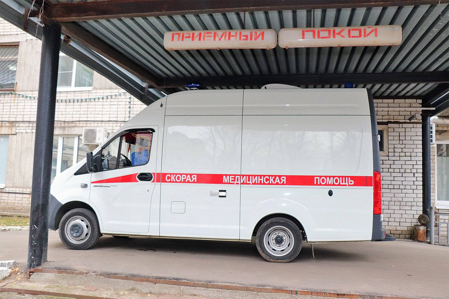 В ЦРБ госпитализирован водитель, улетевший в кювет в Навашине