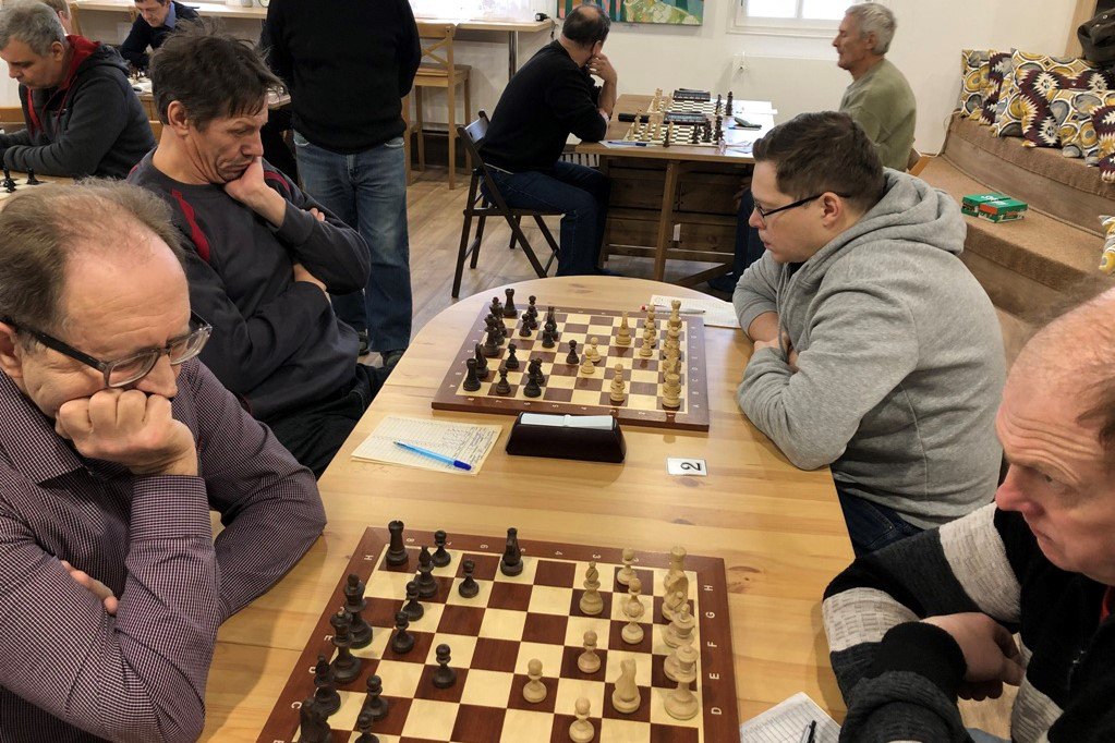 Четыре шахматиста лидируют в чемпионате Выксы
