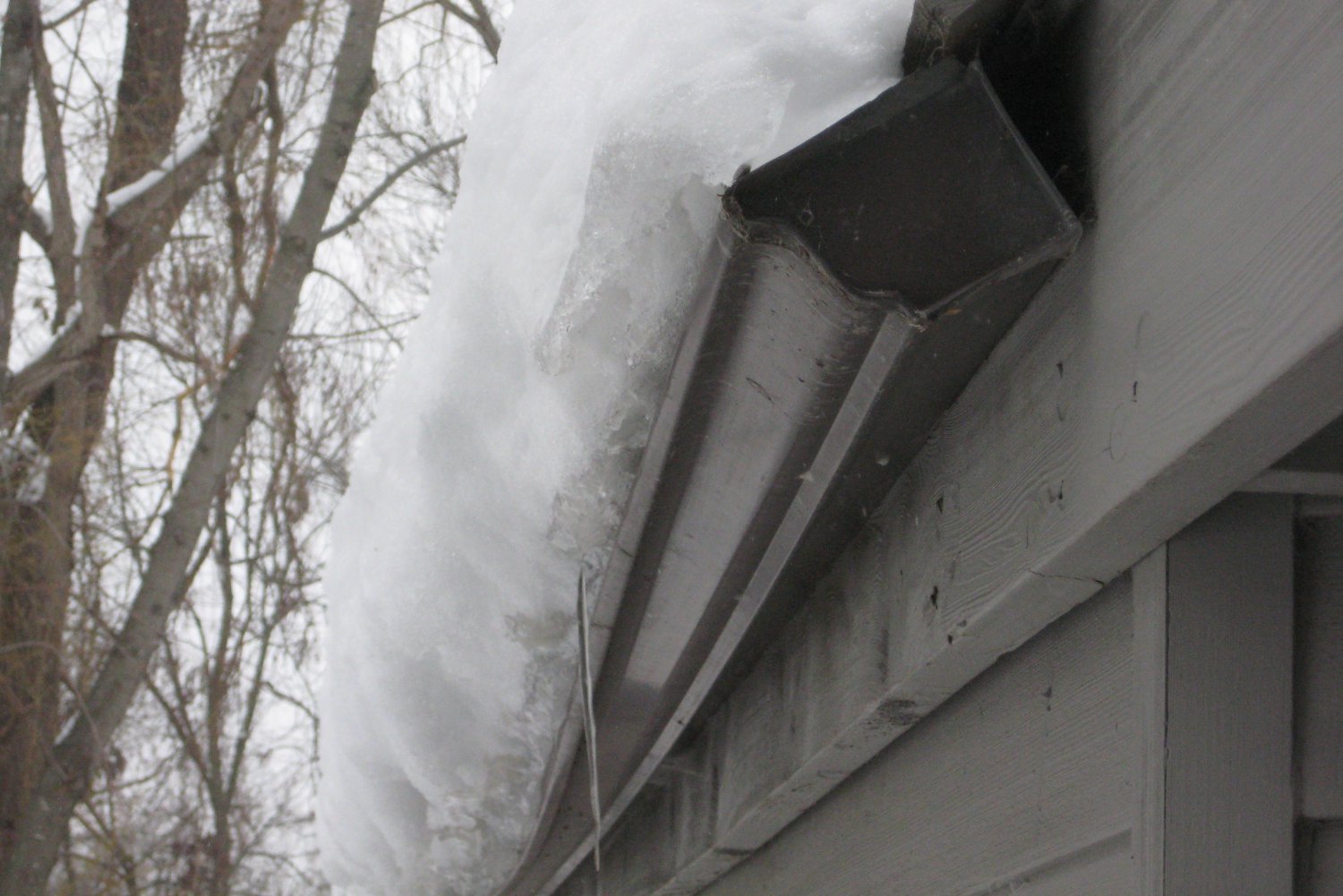 Администрация просит УК и жителей частных домов следить за состоянием крыш зимой