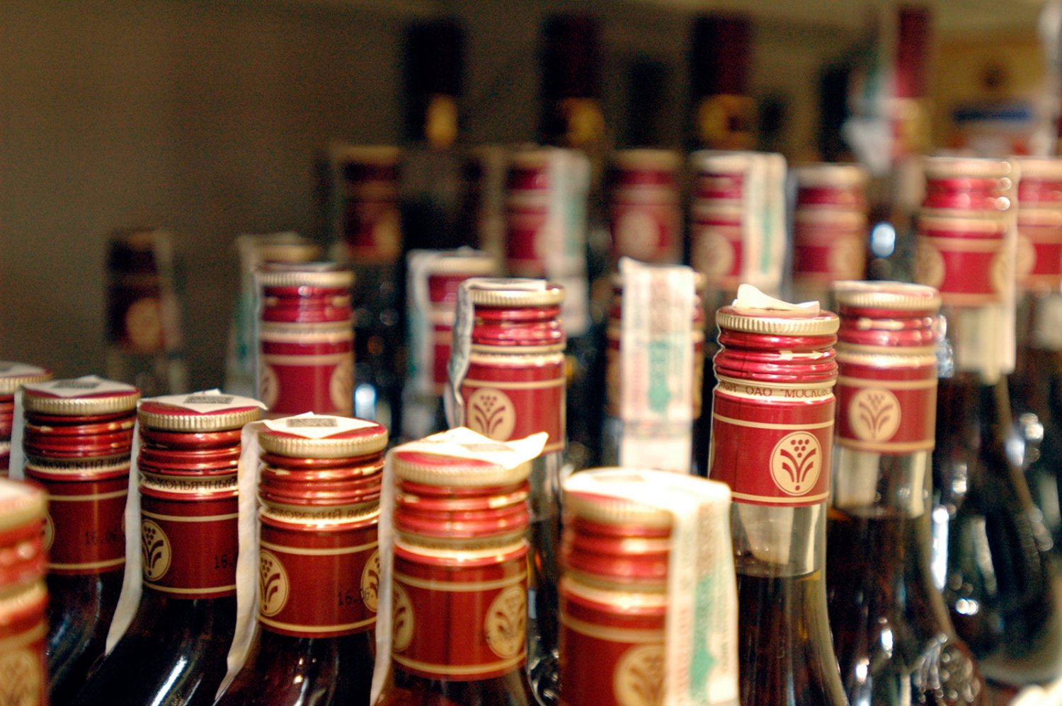 Минимальный возраст для продажи крепкого алкоголя повысят до 21 года