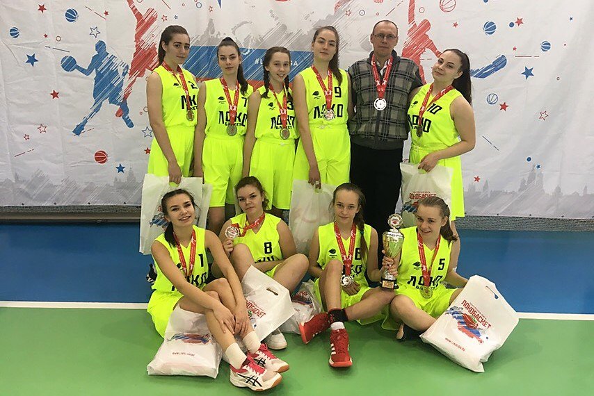 Баскетболистки школы №9 взяли серебро «Локобаскета»
