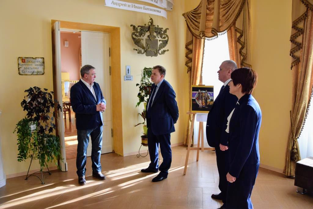Министр образования региона посетил выксунский музей