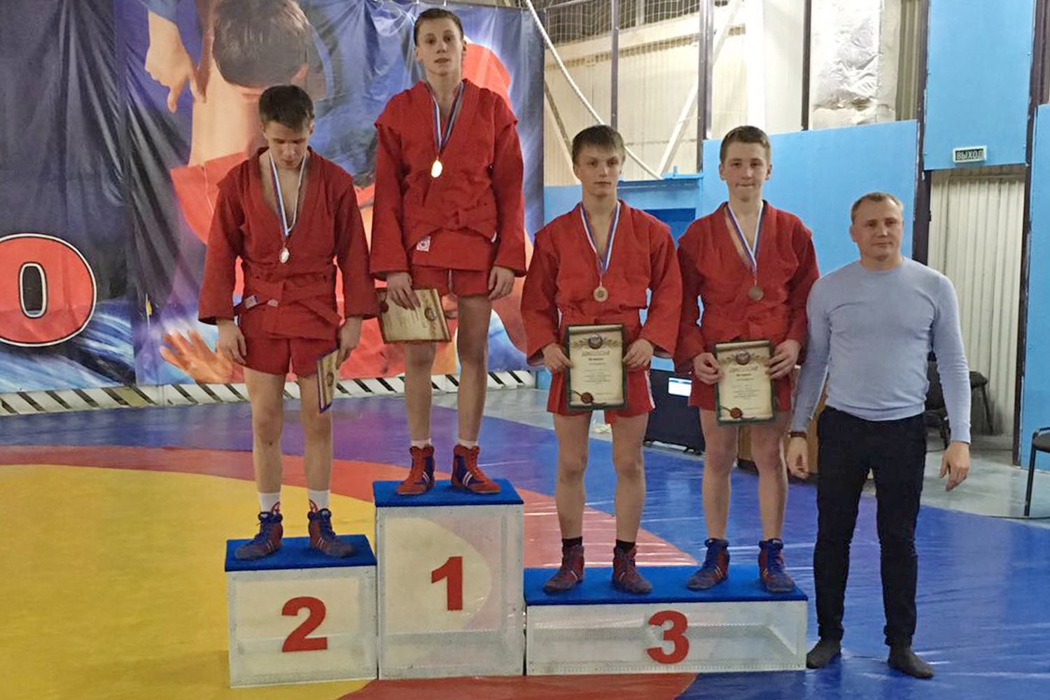 13 медалей завоевали юные самбисты на первенстве области