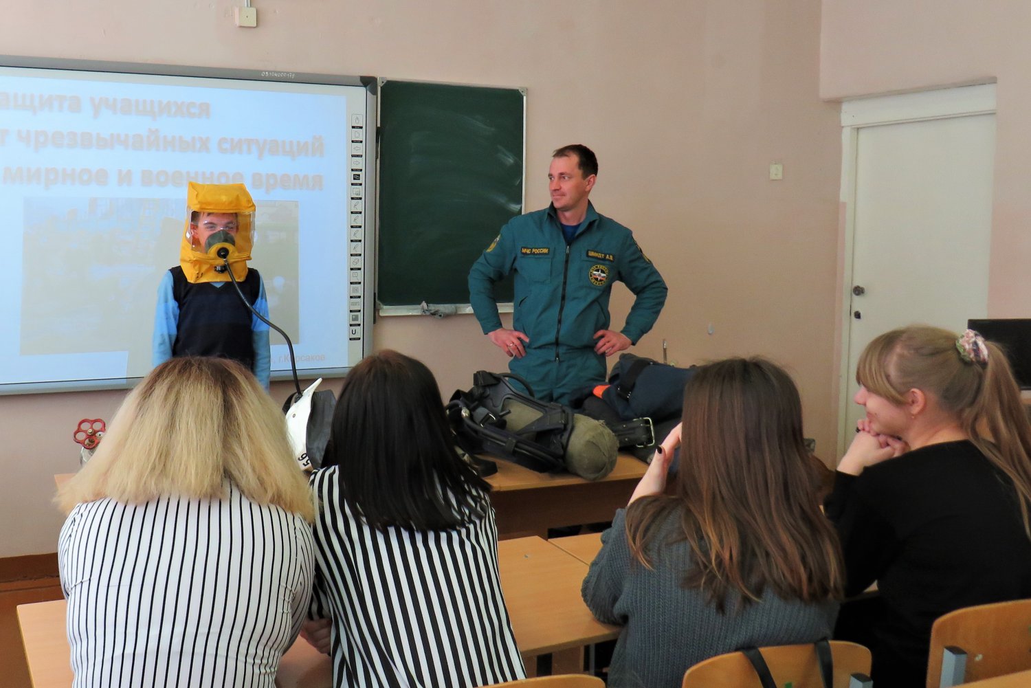 Спасатели провели открытый урок в Мотмосской школе
