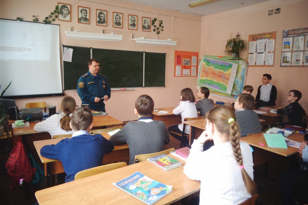 Спасатели провели открытый урок в школе №6