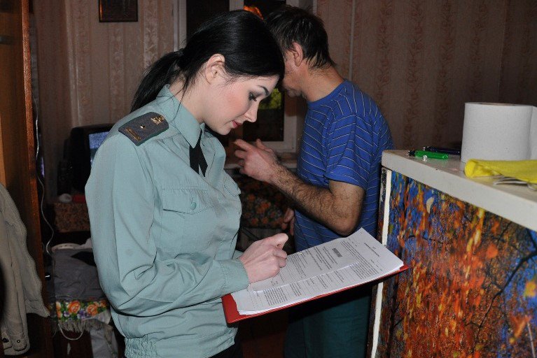 Алиментщик погасил долг в полмиллиона рублей, чтобы продать квартиру