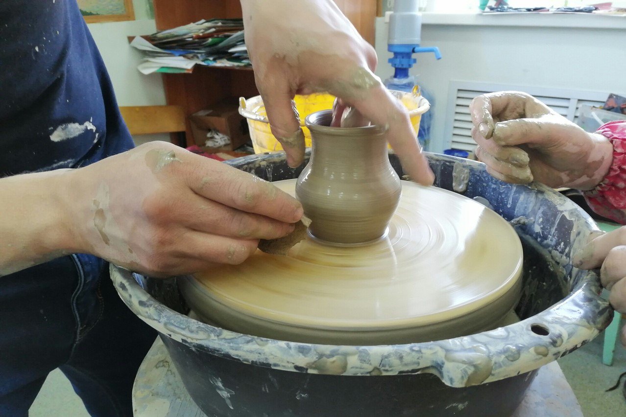 Мастер-класс по созданию глиняной посуды прошёл на Дружбе